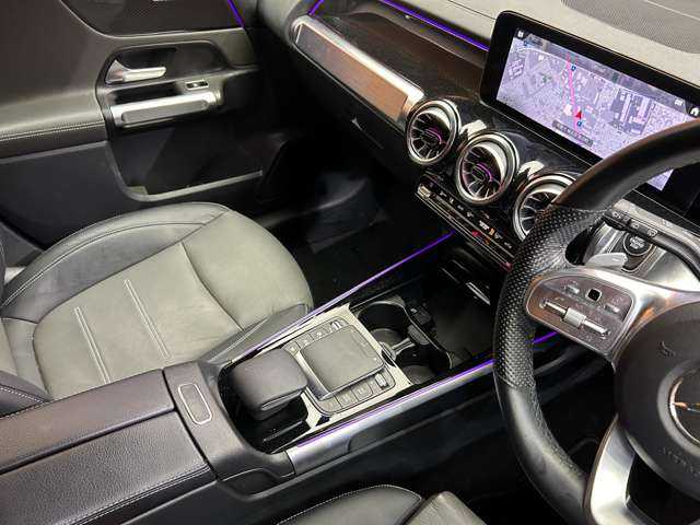 メルセデス・ベンツ Ｍ・ベンツ ＧＬＢ２００ｄ 4マチック AMGライン 千葉県 2022(令4)年 5万km コスモスブラック ＡＭＧレザーエクスクルーシブＰＫＧ　/アドバンスドＰＫＧ　/灰黒革シート　/ＨＵＤ　/ＡＣＣ　/ナビ　/ＴＶ　/Ｂｌｕｅｔｏｏｔｈ接続　/３６０°アクティブパーキング　/シートＨ　/電動リアゲート　/衝突軽減Ｂ　/ＢＳＭ