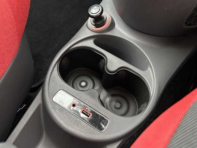 フィアット ５００ 1．2 ポップ 福岡県 2017(平29)年 3万km 赤 社外メモリナビ　/フルセグTV/Ｂｌｕｅｔｏｏｔｈ　/バックカメラ　/ＣＤ　/ＤＶＤ　/ＵＳＢ　/ＡＵＸ　/シティモード　/ＨＩＤライト　/ステアリングスイッチ　/アイドリングストップ　/純正フロアマット　/ドライブレコーダー/ＥＴＣ/取扱説明書/保証書