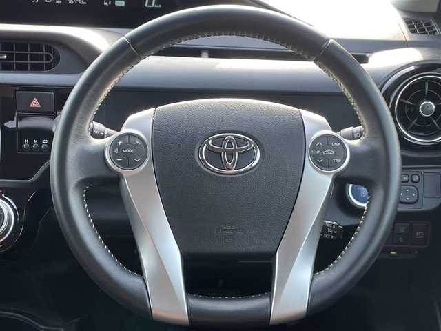 トヨタ アクア G 岡山県 2016(平28)年 3.7万km ブラックマイカ 登録時走行距離36448km/社外7インチナビ/ワンセグTV(AM.FM.CD.DVD.TV.BT)/バックカメラ/ETC/ドライブレコーダー/衝突軽減ブレーキ/クルーズコントロール/レーンキープアシスト/横滑り防止装置/オートライト/オートマチックハイビーム/アイドリングストップ/純正フロアマット/純正LEDライト