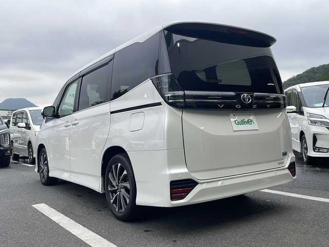 トヨタ ヴォクシー ハイブリッド S－Z 京都府 2022(令4)年 6.7万km ホワイトパールクリスタルシャイン 純正１０．５インチディスプレイオーディオ　ナビ　ＤＶＤ再生　Ｂｌｕｅｔｏｏｔｈオーディオ　フリップダウンモニター　両側パワースライドドア　ＬＥＤヘッドライト　ビルトインＥＴＣ　レーダークルーズ