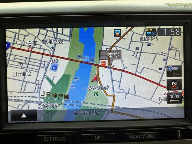 三菱 デリカＤ：５ D－Premium 兵庫県 2013(平25)年 3.3万km ウォームホワイトP/クールシルバー 純正ナビ/（フルセグTV、CD、DVD、SD、BT）/両側パワースライドドア/ステアリングスイッチ/4WD/ETC/スマートキー/社外ドライブレコーダー/HIDヘッドライト/オートライト/パドルシフト/クルーズコントロール