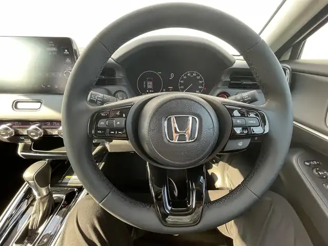 ホンダ ヴェゼル ハイブリッド e:HEV Z 千葉県 2025(令7)年 0.1千km プラチナホワイトパール 登録済未使用車/・登録時走行距離5km/ホンダセンシング/・衝突軽減ブレーキ/レーンキープアシスト/・レーダークルーズコントロール/オートハイビーム/・クリアランスソナー/ブラインドスポットモニター/Honda CONNECTディスプレイナビ/・BT/USB/カープレイ/バックカメラ/ステアリングスイッチ/ETC2.0/ワイヤレス充電/電動パーキングブレーキ/ブレーキホールド/ハーフレザーシート/シートヒーター(D/N席)/LEDヘッドライト/オートライト/スマートキー/プッシュスタート