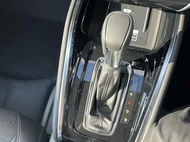 ホンダ ヴェゼル ハイブリッド e:HEV Z 千葉県 2025(令7)年 0.1千km プラチナホワイトパール 登録済未使用車/・登録時走行距離5km/ホンダセンシング/・衝突軽減ブレーキ/レーンキープアシスト/・レーダークルーズコントロール/オートハイビーム/・クリアランスソナー/ブラインドスポットモニター/Honda CONNECTディスプレイナビ/・BT/USB/カープレイ/バックカメラ/ステアリングスイッチ/ETC2.0/ワイヤレス充電/電動パーキングブレーキ/ブレーキホールド/ハーフレザーシート/シートヒーター(D/N席)/LEDヘッドライト/オートライト/スマートキー/プッシュスタート