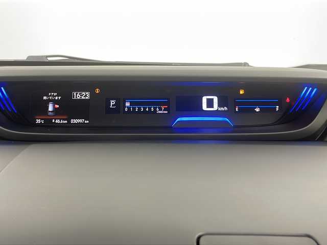 ホンダ フリード＋ G ホンダセンシング 埼玉県 2017(平29)年 3.1万km ルナシルバーM 純正SDナビ/（BT/フルセグTV/CD/DVD/AM/FM）/バックカメラ/ホンダセンシング/・衝突軽減ブレーキ/・誤発進抑制機能/・路外逸脱抑制機能/・アダプティブクルーズコントロール/両側パワースライドドア/純正ドラレコ/ビルトインETC/LEDライト