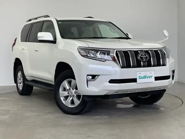 トヨタ ランドクルーザー プラド TX Lパッケージ 新潟県 2023(令5)年 1.1万km ホワイトパールクリスタルシャイン 4WD/寒冷地仕様/サンルーフ/7人乗り/純正メモリナビ【NSCN-W68】/　ワンセグTV/Bluetooth/CD/レーダークルーズコントロール/衝突被害軽減ブレーキ/レーンキープアシスト/前後コーナーセンサー/レザーシート/前席パワーシート/前席シートヒーター/前席エアシート/バックモニター/ビルトインETC/オートマチックハイビーム/LEDヘッドライト/横滑り防止装置/オートライト/レザーステアリング/ステアリングスイッチ/禁煙車