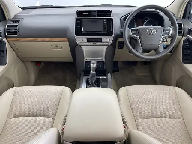 トヨタ ランドクルーザー プラド TX Lパッケージ 新潟県 2023(令5)年 1.1万km ホワイトパールクリスタルシャイン 4WD/寒冷地仕様/サンルーフ/7人乗り/純正メモリナビ【NSCN-W68】/　ワンセグTV/Bluetooth/CD/レーダークルーズコントロール/衝突被害軽減ブレーキ/レーンキープアシスト/前後コーナーセンサー/レザーシート/前席パワーシート/前席シートヒーター/前席エアシート/バックモニター/ビルトインETC/オートマチックハイビーム/LEDヘッドライト/横滑り防止装置/オートライト/レザーステアリング/ステアリングスイッチ/禁煙車