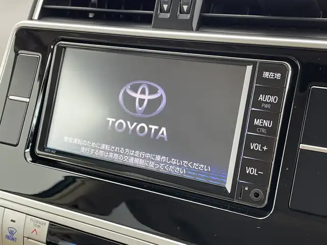トヨタ ランドクルーザー プラド TX Lパッケージ 新潟県 2023(令5)年 1.1万km ホワイトパールクリスタルシャイン 4WD/寒冷地仕様/サンルーフ/7人乗り/純正メモリナビ【NSCN-W68】/　ワンセグTV/Bluetooth/CD/レーダークルーズコントロール/衝突被害軽減ブレーキ/レーンキープアシスト/前後コーナーセンサー/レザーシート/前席パワーシート/前席シートヒーター/前席エアシート/バックモニター/ビルトインETC/オートマチックハイビーム/LEDヘッドライト/横滑り防止装置/オートライト/レザーステアリング/ステアリングスイッチ/禁煙車