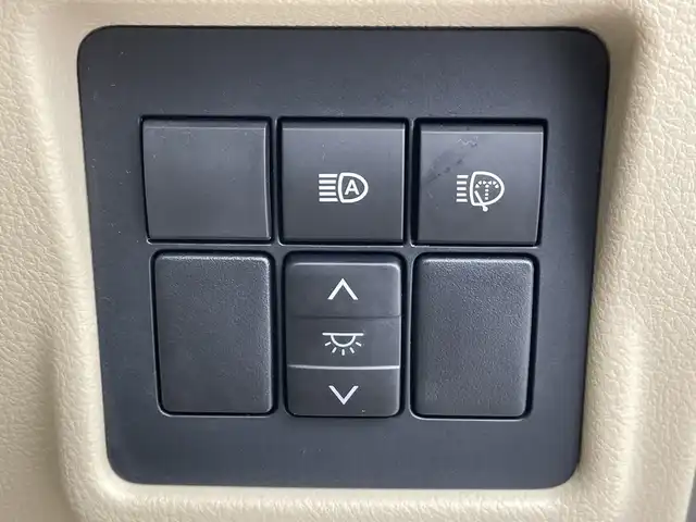 トヨタ ランドクルーザー プラド TX Lパッケージ 新潟県 2023(令5)年 1.1万km ホワイトパールクリスタルシャイン 4WD/寒冷地仕様/サンルーフ/7人乗り/純正メモリナビ【NSCN-W68】/　ワンセグTV/Bluetooth/CD/レーダークルーズコントロール/衝突被害軽減ブレーキ/レーンキープアシスト/前後コーナーセンサー/レザーシート/前席パワーシート/前席シートヒーター/前席エアシート/バックモニター/ビルトインETC/オートマチックハイビーム/LEDヘッドライト/横滑り防止装置/オートライト/レザーステアリング/ステアリングスイッチ/禁煙車
