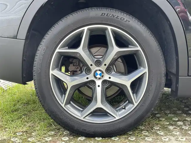 ＢＭＷ Ｘ１ xDrive 18d xライン 兵庫県 2017(平29)年 5.5万km サファイアブラックP ・ワンオーナー/・ラグジュアリーパッケージ//黒本革/シートヒーター/電動シート/・純正ナビ/・CD/DVD/BT/USB/・バックカメラ/・ステアリングリモコン/・ヘッドアップディスプレイ/・パワーバックドア/・ドライブレコーダー360度/・アダプティブクルーズコントロール/・オートLEDヘッドランプ/・前後ソナー/・H30/R1/3/6年ディーラー点検記録/・INNO製ルーフキャリア/・アイドリングストップ/・インテリジェントセーフティ//衝突警告//歩行者警告//車線逸脱警告