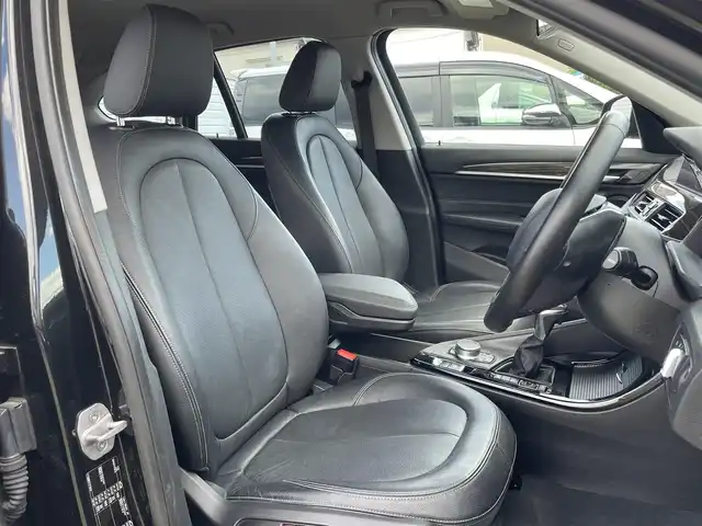 ＢＭＷ Ｘ１ xDrive 18d xライン 兵庫県 2017(平29)年 5.5万km サファイアブラックP ・ワンオーナー/・ラグジュアリーパッケージ//黒本革/シートヒーター/電動シート/・純正ナビ/・CD/DVD/BT/USB/・バックカメラ/・ステアリングリモコン/・ヘッドアップディスプレイ/・パワーバックドア/・ドライブレコーダー360度/・アダプティブクルーズコントロール/・オートLEDヘッドランプ/・前後ソナー/・H30/R1/3/6年ディーラー点検記録/・INNO製ルーフキャリア/・アイドリングストップ/・インテリジェントセーフティ//衝突警告//歩行者警告//車線逸脱警告