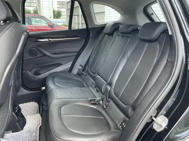 ＢＭＷ Ｘ１ xDrive 18d xライン 兵庫県 2017(平29)年 5.5万km サファイアブラックP ・ワンオーナー/・ラグジュアリーパッケージ//黒本革/シートヒーター/電動シート/・純正ナビ/・CD/DVD/BT/USB/・バックカメラ/・ステアリングリモコン/・ヘッドアップディスプレイ/・パワーバックドア/・ドライブレコーダー360度/・アダプティブクルーズコントロール/・オートLEDヘッドランプ/・前後ソナー/・H30/R1/3/6年ディーラー点検記録/・INNO製ルーフキャリア/・アイドリングストップ/・インテリジェントセーフティ//衝突警告//歩行者警告//車線逸脱警告