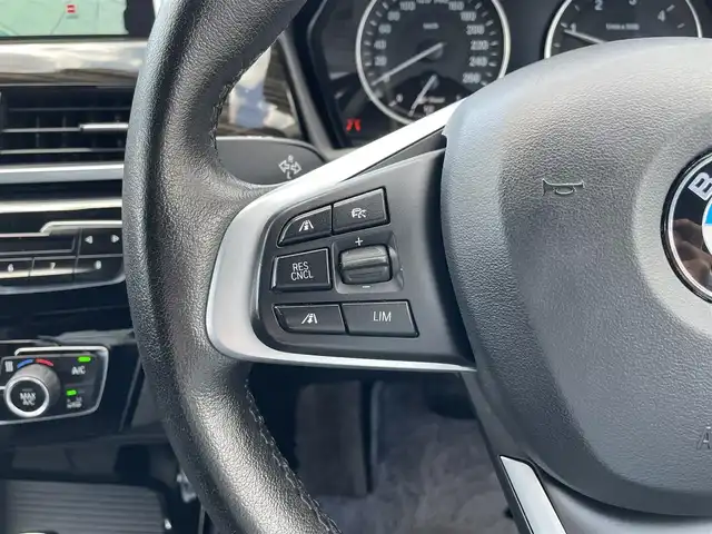 ＢＭＷ Ｘ１ xDrive 18d xライン 兵庫県 2017(平29)年 5.5万km サファイアブラックP ・ワンオーナー/・ラグジュアリーパッケージ//黒本革/シートヒーター/電動シート/・純正ナビ/・CD/DVD/BT/USB/・バックカメラ/・ステアリングリモコン/・ヘッドアップディスプレイ/・パワーバックドア/・ドライブレコーダー360度/・アダプティブクルーズコントロール/・オートLEDヘッドランプ/・前後ソナー/・H30/R1/3/6年ディーラー点検記録/・INNO製ルーフキャリア/・アイドリングストップ/・インテリジェントセーフティ//衝突警告//歩行者警告//車線逸脱警告