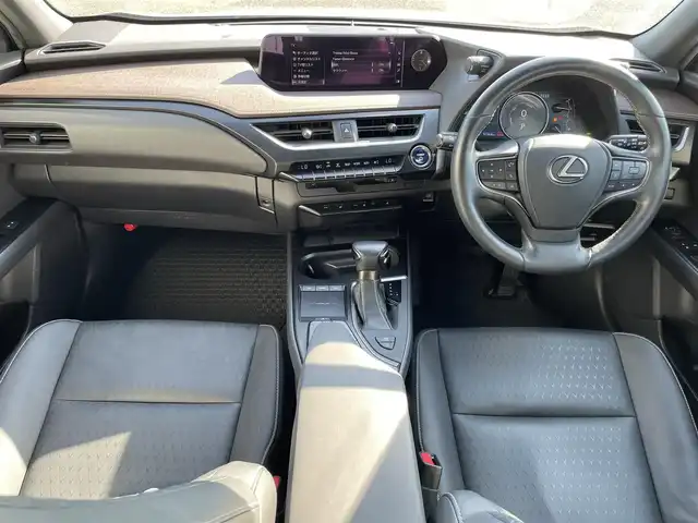 レクサス ＵＸ 250h 熊本県 2020(令2)年 5.2万km ソニックチタニウム 純正メーカーOPナビDTV/・CD/DVD/BT/USB/SD/AUX/フルセグ/全周囲カメラ/ETC/LEライト/・オートライト/・オートＨビーム/フォグ/革シート/・前席メモリ付きパワーシート/・シートヒーター/電動リアゲート/純正17インチアルミホイール/ステアリングリモコン/トヨタセーフティセンス/・ＰＣＳ/・ＢＳＭ/スマートキー/スペアキー×２/保証書・取説有り