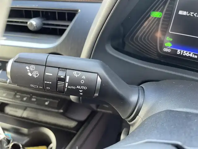 レクサス ＵＸ 250h 熊本県 2020(令2)年 5.2万km ソニックチタニウム 純正メーカーOPナビDTV/・CD/DVD/BT/USB/SD/AUX/フルセグ/全周囲カメラ/ETC/LEライト/・オートライト/・オートＨビーム/フォグ/革シート/・前席メモリ付きパワーシート/・シートヒーター/電動リアゲート/純正17インチアルミホイール/ステアリングリモコン/トヨタセーフティセンス/・ＰＣＳ/・ＢＳＭ/スマートキー/スペアキー×２/保証書・取説有り