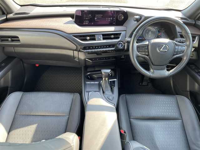 レクサス ＵＸ 250h ブラウンエディション 熊本県 2020(令2)年 5.2万km ソニックチタニウム 純正メーカーOPナビDTV/・CD/DVD/BT/USB/SD/AUX/フルセグ/全周囲カメラ/ETC/LEDライト/・オートライト/・オートＨビーム/フォグ/革シート/・前席メモリ付きパワーシート/・シートヒーター/電動リアゲート/純正17インチアルミホイール/ステアリングリモコン/トヨタセーフティセンス/・ＰＣＳ/・ＢＳＭ/スマートキー/スペアキー×２/保証書・取説有り