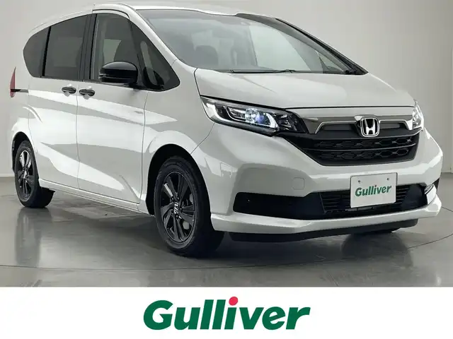 ホンダ フリード ハイブリット G ブラックスタイル 愛知県 2024(令6)年 1.2万km プラチナホワイトパール 純正９型ナビ　両側パワスラ　追従クルコン　禁煙　フルセグ　DVD　ホンダセンシング　ETC　バックカメラ　シートヒーター　衝突軽減　コーナーセンサー　LEDライト　純正マット　２列目ロールサンシェード