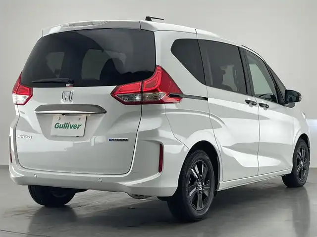ホンダ フリード ハイブリット G ブラックスタイル 愛知県 2024(令6)年 1.2万km プラチナホワイトパール 純正９型ナビ　両側パワスラ　追従クルコン　禁煙　フルセグ　DVD　ホンダセンシング　ETC　バックカメラ　シートヒーター　衝突軽減　コーナーセンサー　LEDライト　純正マット　２列目ロールサンシェード
