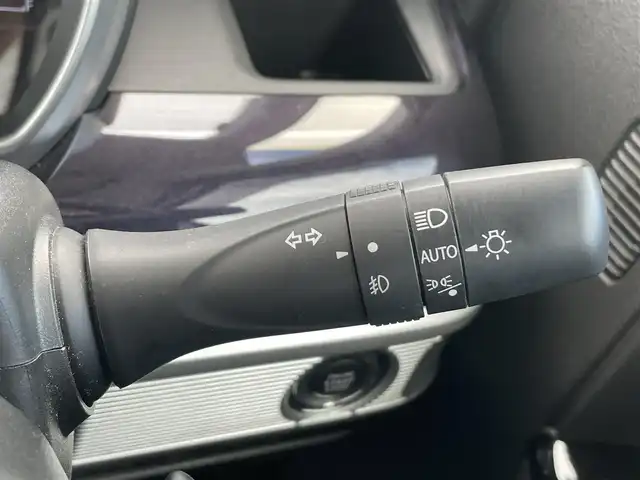 スズキ スペーシア カスタム HYBRID XS ターボ 千葉県 2022(令4)年 0.8万km ピュアホワイトP ワンオーナー/衝突軽減ブレーキ/両側パワースライドドア/社外７インチナビ/フルセグＴＶ/バックカメラ/ハーフレザーシート/シートヒーター/純正１５インチアルミホイール/ＬＥＤヘッドライト