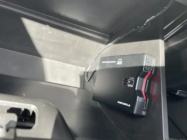 スズキ スペーシア カスタム HYBRID XS ターボ 千葉県 2022(令4)年 0.8万km ピュアホワイトP ワンオーナー/衝突軽減ブレーキ/両側パワースライドドア/社外７インチナビ/フルセグＴＶ/バックカメラ/ハーフレザーシート/シートヒーター/純正１５インチアルミホイール/ＬＥＤヘッドライト