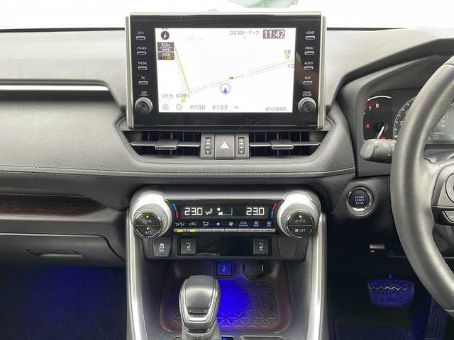 トヨタ ＲＡＶ４ G 道北・旭川 2021(令3)年 6.9万km アティチュードブラックマイカ /純正ディスプレイオーディオナビ//BT/USB//パノラミックビューモニター//パノラマルーフ//4WD//禁煙車//トヨタセーフティセンス/LTA/PCS/BSM/クリアランスソナー/RCTA/PKSB/ACC/RSA/先行車発進告知//革巻きステアリング//ハンドルヒーター//ステアリングスイッチ//合皮レザーシート//前席シートヒーター//パワーシート//メモリーシート//LEDヘッドライト//オートライト//オートマチックハイビーム//電動リアゲート//スペアキー//フォグランプ//ドライブレコーダー//ETC//純正フロアマット//ルーフレール//ドアバイザー//取扱説明書//保証書