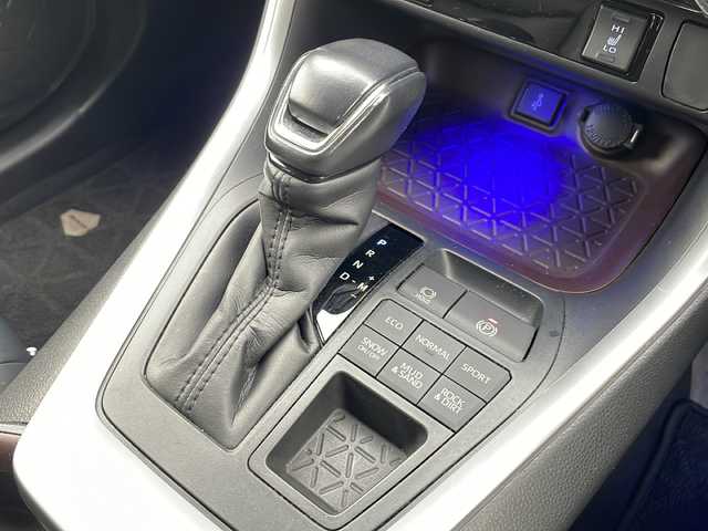 トヨタ ＲＡＶ４ G 道北・旭川 2021(令3)年 6.9万km アティチュードブラックマイカ /純正ディスプレイオーディオナビ//BT/USB//パノラミックビューモニター//パノラマルーフ//4WD//禁煙車//トヨタセーフティセンス/LTA/PCS/BSM/クリアランスソナー/RCTA/PKSB/ACC/RSA/先行車発進告知//革巻きステアリング//ハンドルヒーター//ステアリングスイッチ//合皮レザーシート//前席シートヒーター//パワーシート//メモリーシート//LEDヘッドライト//オートライト//オートマチックハイビーム//電動リアゲート//スペアキー//フォグランプ//ドライブレコーダー//ETC//純正フロアマット//ルーフレール//ドアバイザー//取扱説明書//保証書