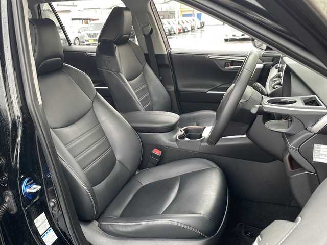 トヨタ ＲＡＶ４ G 道北・旭川 2021(令3)年 6.9万km アティチュードブラックマイカ /純正ディスプレイオーディオナビ//BT/USB//パノラミックビューモニター//パノラマルーフ//4WD//禁煙車//トヨタセーフティセンス/LTA/PCS/BSM/クリアランスソナー/RCTA/PKSB/ACC/RSA/先行車発進告知//革巻きステアリング//ハンドルヒーター//ステアリングスイッチ//合皮レザーシート//前席シートヒーター//パワーシート//メモリーシート//LEDヘッドライト//オートライト//オートマチックハイビーム//電動リアゲート//スペアキー//フォグランプ//ドライブレコーダー//ETC//純正フロアマット//ルーフレール//ドアバイザー//取扱説明書//保証書