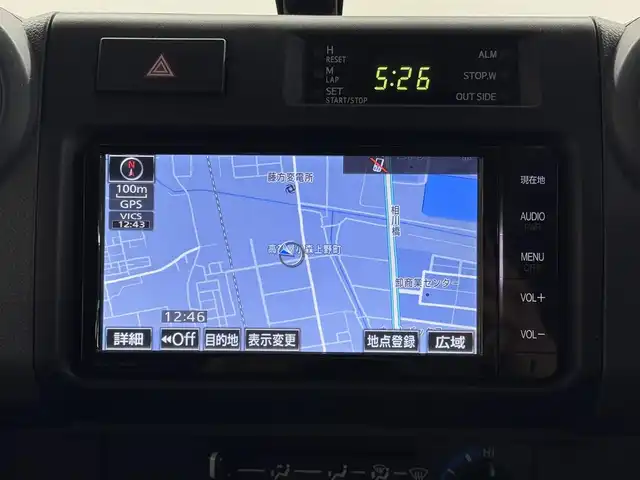 トヨタ ランドクルーザー 三重県 2015(平27)年 2.7万km ベージュ プレミアムガソリン/パートタイム4WD/F5/純正 7インチナビ NSZT-W64/（FM/AM/CD/DVD/SD/SDREC/TV/Bluetooth）/バックカメラ/ETC/安全/・ABS/・運転席・助手席エアバッグ/装備/［オフロード走行支援装備］/・デュアルモードオートマチックロッキングハブ/［その他装備］/・マニュアルエアコン/・サイドステップ/・パワーアンテナ/・クラッチスタートシステム/・純正16inAW/・ワイヤレスドアロックリモコン/・30周年記念エンブレム/・オーバーフェンダー/・メッキバンパー（前後）/・保/取/ナビ取/など