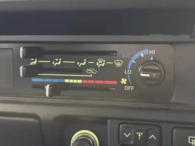 トヨタ ランドクルーザー 三重県 2015(平27)年 2.7万km ベージュ プレミアムガソリン/パートタイム4WD/F5/純正 7インチナビ NSZT-W64/（FM/AM/CD/DVD/SD/SDREC/TV/Bluetooth）/バックカメラ/ETC/安全/・ABS/・運転席・助手席エアバッグ/装備/［オフロード走行支援装備］/・デュアルモードオートマチックロッキングハブ/［その他装備］/・マニュアルエアコン/・サイドステップ/・パワーアンテナ/・クラッチスタートシステム/・純正16inAW/・ワイヤレスドアロックリモコン/・30周年記念エンブレム/・オーバーフェンダー/・メッキバンパー（前後）/・保/取/ナビ取/など