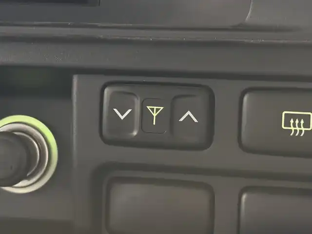 トヨタ ランドクルーザー 三重県 2015(平27)年 2.7万km ベージュ プレミアムガソリン/パートタイム4WD/F5/純正 7インチナビ NSZT-W64/（FM/AM/CD/DVD/SD/SDREC/TV/Bluetooth）/バックカメラ/ETC/安全/・ABS/・運転席・助手席エアバッグ/装備/［オフロード走行支援装備］/・デュアルモードオートマチックロッキングハブ/［その他装備］/・マニュアルエアコン/・サイドステップ/・パワーアンテナ/・クラッチスタートシステム/・純正16inAW/・ワイヤレスドアロックリモコン/・30周年記念エンブレム/・オーバーフェンダー/・メッキバンパー（前後）/・保/取/ナビ取/など