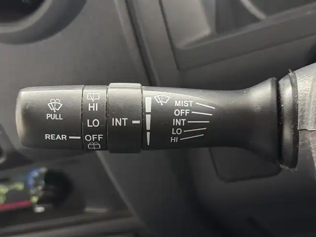 トヨタ ランドクルーザー 三重県 2015(平27)年 2.7万km ベージュ プレミアムガソリン/パートタイム4WD/F5/純正 7インチナビ NSZT-W64/（FM/AM/CD/DVD/SD/SDREC/TV/Bluetooth）/バックカメラ/ETC/安全/・ABS/・運転席・助手席エアバッグ/装備/［オフロード走行支援装備］/・デュアルモードオートマチックロッキングハブ/［その他装備］/・マニュアルエアコン/・サイドステップ/・パワーアンテナ/・クラッチスタートシステム/・純正16inAW/・ワイヤレスドアロックリモコン/・30周年記念エンブレム/・オーバーフェンダー/・メッキバンパー（前後）/・保/取/ナビ取/など