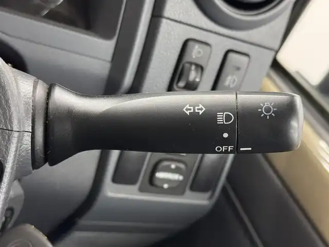 トヨタ ランドクルーザー 三重県 2015(平27)年 2.7万km ベージュ プレミアムガソリン/パートタイム4WD/F5/純正 7インチナビ NSZT-W64/（FM/AM/CD/DVD/SD/SDREC/TV/Bluetooth）/バックカメラ/ETC/安全/・ABS/・運転席・助手席エアバッグ/装備/［オフロード走行支援装備］/・デュアルモードオートマチックロッキングハブ/［その他装備］/・マニュアルエアコン/・サイドステップ/・パワーアンテナ/・クラッチスタートシステム/・純正16inAW/・ワイヤレスドアロックリモコン/・30周年記念エンブレム/・オーバーフェンダー/・メッキバンパー（前後）/・保/取/ナビ取/など