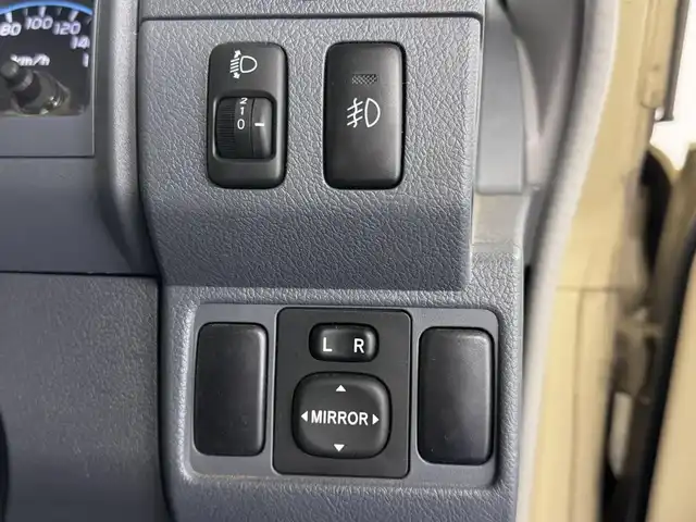 トヨタ ランドクルーザー 三重県 2015(平27)年 2.7万km ベージュ プレミアムガソリン/パートタイム4WD/F5/純正 7インチナビ NSZT-W64/（FM/AM/CD/DVD/SD/SDREC/TV/Bluetooth）/バックカメラ/ETC/安全/・ABS/・運転席・助手席エアバッグ/装備/［オフロード走行支援装備］/・デュアルモードオートマチックロッキングハブ/［その他装備］/・マニュアルエアコン/・サイドステップ/・パワーアンテナ/・クラッチスタートシステム/・純正16inAW/・ワイヤレスドアロックリモコン/・30周年記念エンブレム/・オーバーフェンダー/・メッキバンパー（前後）/・保/取/ナビ取/など