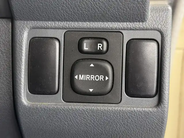 トヨタ ランドクルーザー 三重県 2015(平27)年 2.7万km ベージュ プレミアムガソリン/パートタイム4WD/F5/純正 7インチナビ NSZT-W64/（FM/AM/CD/DVD/SD/SDREC/TV/Bluetooth）/バックカメラ/ETC/安全/・ABS/・運転席・助手席エアバッグ/装備/［オフロード走行支援装備］/・デュアルモードオートマチックロッキングハブ/［その他装備］/・マニュアルエアコン/・サイドステップ/・パワーアンテナ/・クラッチスタートシステム/・純正16inAW/・ワイヤレスドアロックリモコン/・30周年記念エンブレム/・オーバーフェンダー/・メッキバンパー（前後）/・保/取/ナビ取/など