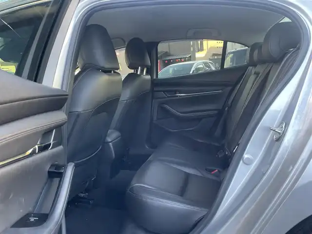 マツダ マツダ３セダン XD Lパッケージ 愛知県 2019(令1)年 14.1万km ソニックシルバーM (株)IDOMが運営する【じしゃロン名古屋鳴海店】の自社ローン専用車両になります。こちらは現金またはオートローンご利用の価格の価格です。自社ローンご希望の方は別途その旨お申し付けください。/ETC/プッシュスタート/ウィンカーミラー/バックカメラ