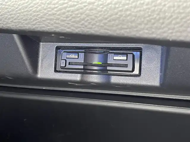 トヨタ ハリアー ハイブリッド プレミアム スタイルアッシュ 山形県 2017(平29)年 8.5万km ホワイトパールクリスタルシャイン 4WD/メモリナビ/　　【CD DVD BT フルセグ USB】/バックカメラ/電動リアゲート/クルーズコントロール/LEDオートヘッドライト/ハーフレザーシート/パワーシート/シートヒーター/純正18インチアルミホイール/ルームミラー型ドラレコ/アイドリングストップ/ステアリングスイッチ/MTモード付AT/電動格納ウィンカーミラー/フォグランプ/スマートキー×2/ETC