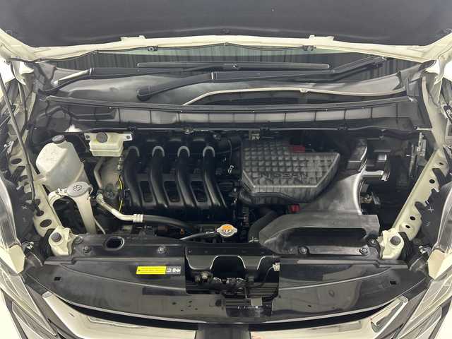 日産 セレナ ハイウェイスター プロパイロットED 神奈川県 2017(平29)年 5.7万km ブリリアントホワイトパール プロパイロット/純正8型SDナビゲーション【MM516D-L】/・BT/フルセグTV/CD/DVD/SD/BD/AUX/バックカメラ/純正フリップダウンモニター/両側電動スライドドア/電動サイドブレーキ/オートブレーキホールド/ETC/ドライブレコーダー/アイドリングストップ機能/ECOモード/革巻きステアリング/ステアリングスイッチ/Autoライト/電動格納ミラー/ウィンカーミラー/シートリフター/LEDヘッドライト/フォグランプ/純正フロアマット/純正16インチアルミホイール/純正ドアバイザー