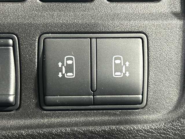 日産 セレナ ハイウェイスター プロパイロットED 神奈川県 2017(平29)年 5.7万km ブリリアントホワイトパール プロパイロット/純正8型SDナビゲーション【MM516D-L】/・BT/フルセグTV/CD/DVD/SD/BD/AUX/バックカメラ/純正フリップダウンモニター/両側電動スライドドア/電動サイドブレーキ/オートブレーキホールド/ETC/ドライブレコーダー/アイドリングストップ機能/ECOモード/革巻きステアリング/ステアリングスイッチ/Autoライト/電動格納ミラー/ウィンカーミラー/シートリフター/LEDヘッドライト/フォグランプ/純正フロアマット/純正16インチアルミホイール/純正ドアバイザー