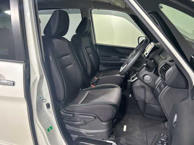 日産 セレナ ハイウェイスター プロパイロットED 神奈川県 2017(平29)年 5.7万km ブリリアントホワイトパール プロパイロット/純正8型SDナビゲーション【MM516D-L】/・BT/フルセグTV/CD/DVD/SD/BD/AUX/バックカメラ/純正フリップダウンモニター/両側電動スライドドア/電動サイドブレーキ/オートブレーキホールド/ETC/ドライブレコーダー/アイドリングストップ機能/ECOモード/革巻きステアリング/ステアリングスイッチ/Autoライト/電動格納ミラー/ウィンカーミラー/シートリフター/LEDヘッドライト/フォグランプ/純正フロアマット/純正16インチアルミホイール/純正ドアバイザー