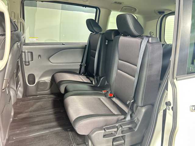 日産 セレナ ハイウェイスター プロパイロットED 神奈川県 2017(平29)年 5.7万km ブリリアントホワイトパール プロパイロット/純正8型SDナビゲーション【MM516D-L】/・BT/フルセグTV/CD/DVD/SD/BD/AUX/バックカメラ/純正フリップダウンモニター/両側電動スライドドア/電動サイドブレーキ/オートブレーキホールド/ETC/ドライブレコーダー/アイドリングストップ機能/ECOモード/革巻きステアリング/ステアリングスイッチ/Autoライト/電動格納ミラー/ウィンカーミラー/シートリフター/LEDヘッドライト/フォグランプ/純正フロアマット/純正16インチアルミホイール/純正ドアバイザー