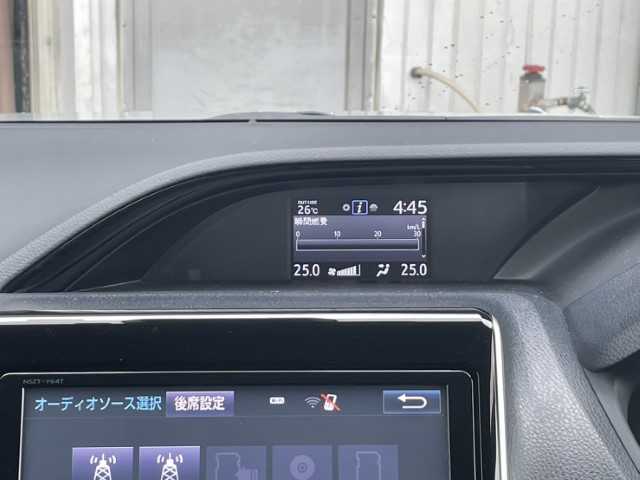 トヨタ エスクァイア Xi 岩手県 2016(平28)年 3.4万km ライトブルー AIS検査済み/【2410008127】/MTモード付/フロントフォグランプ/ＬＥＤヘッドライト/オートライト/両側パワスラ/AAC/純正フロアマット/3列シート/スマートキー/ドラレコ/後席モニター/Bluetooth接続/ETC(通常）/Wエアコン/障害物センサー/盗難防止装置/オートマチックハイビーム/バックカメラ/レーンキープアシスト/アイドリングストップ/17AW エクストリームJ XJ06(社外）/マッドスター　ワンパク　M/T（社外）/エスペリア　リフトアップキット（社外）/フロントカメラ（社外）/モニター（社外）/社外パーツ取付有