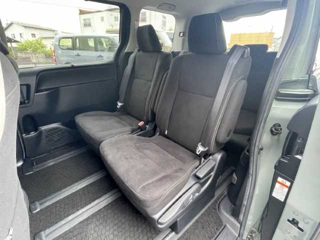 トヨタ エスクァイア Xi 岩手県 2016(平28)年 3.4万km ライトブルー AIS検査済み/【2410008127】/MTモード付/フロントフォグランプ/ＬＥＤヘッドライト/オートライト/両側パワスラ/AAC/純正フロアマット/3列シート/スマートキー/ドラレコ/後席モニター/Bluetooth接続/ETC(通常）/Wエアコン/障害物センサー/盗難防止装置/オートマチックハイビーム/バックカメラ/レーンキープアシスト/アイドリングストップ/17AW エクストリームJ XJ06(社外）/マッドスター　ワンパク　M/T（社外）/エスペリア　リフトアップキット（社外）/フロントカメラ（社外）/モニター（社外）/社外パーツ取付有