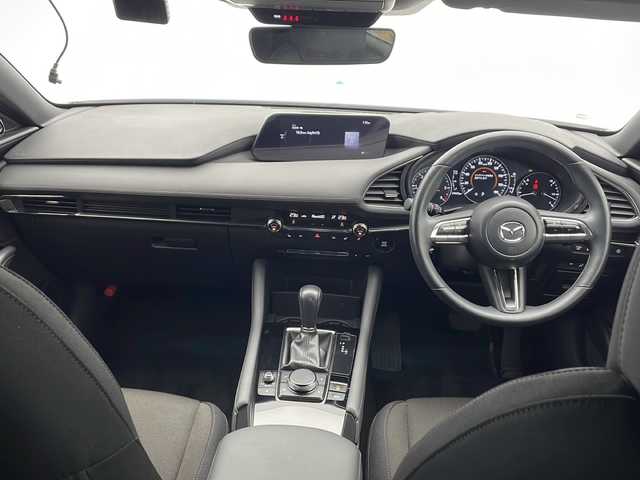 マツダ マツダ３ファストバック XD プロアクティブ ツーリングS 千葉県 2019(令1)年 2.5万km スノーフレイクホワイトパールマイカ 純正ナビ/（AM/FM/Bluetooth/CD/DVD/TV//HDMI/AppleCarPlay/AndroidAuto）/ドライブレコーダー(前後)/バックカメラ/レーダークルーズコントロール/レーンキープアシスト/衝突被害軽減ブレーキ/クリアランスソナー(前後)/標識認識機能/ブラインドスポットモニター/ヘッドアップディスプレイ/電動パーキングブレーキ/オートホールド/オートマチックハイビーム/ETC/シートヒーター(D+N席)/ステアリングヒーター/パワーシート(D席)/メモリーシート(D席)/LEDヘッドライト/純正18インチアルミホイール/純正フロアマット/ステアリングスイッチ/ドアバイザー/トノカバー/エアバッグ(W+サイド＋カーテン)/プッシュスタート/横滑り防止装置