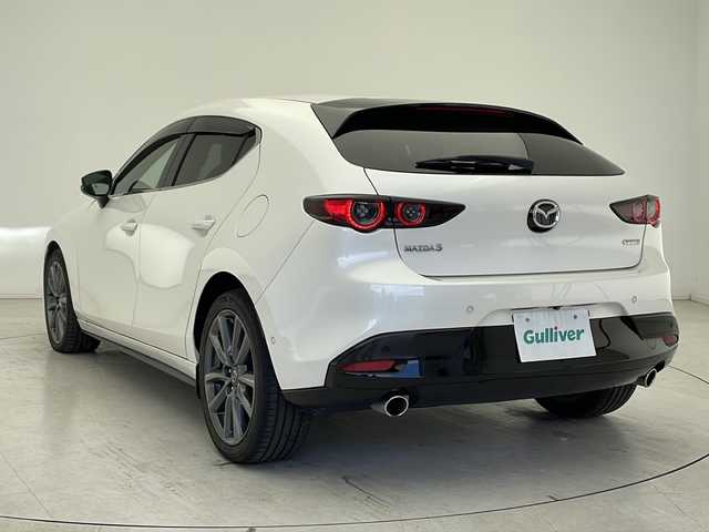 マツダ マツダ３ファストバック XD プロアクティブ ツーリングS 千葉県 2019(令1)年 2.5万km スノーフレイクホワイトパールマイカ 純正ナビ/（AM/FM/Bluetooth/CD/DVD/TV//HDMI/AppleCarPlay/AndroidAuto）/ドライブレコーダー(前後)/バックカメラ/レーダークルーズコントロール/レーンキープアシスト/衝突被害軽減ブレーキ/クリアランスソナー(前後)/標識認識機能/ブラインドスポットモニター/ヘッドアップディスプレイ/電動パーキングブレーキ/オートホールド/オートマチックハイビーム/ETC/シートヒーター(D+N席)/ステアリングヒーター/パワーシート(D席)/メモリーシート(D席)/LEDヘッドライト/純正18インチアルミホイール/純正フロアマット/ステアリングスイッチ/ドアバイザー/トノカバー/エアバッグ(W+サイド＋カーテン)/プッシュスタート/横滑り防止装置