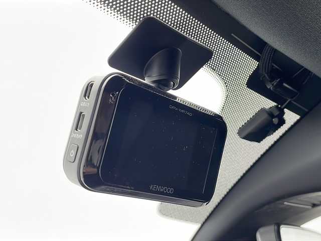 マツダ マツダ３ファストバック XD プロアクティブ ツーリングS 千葉県 2019(令1)年 2.5万km スノーフレイクホワイトパールマイカ 純正ナビ/（AM/FM/Bluetooth/CD/DVD/TV//HDMI/AppleCarPlay/AndroidAuto）/ドライブレコーダー(前後)/バックカメラ/レーダークルーズコントロール/レーンキープアシスト/衝突被害軽減ブレーキ/クリアランスソナー(前後)/標識認識機能/ブラインドスポットモニター/ヘッドアップディスプレイ/電動パーキングブレーキ/オートホールド/オートマチックハイビーム/ETC/シートヒーター(D+N席)/ステアリングヒーター/パワーシート(D席)/メモリーシート(D席)/LEDヘッドライト/純正18インチアルミホイール/純正フロアマット/ステアリングスイッチ/ドアバイザー/トノカバー/エアバッグ(W+サイド＋カーテン)/プッシュスタート/横滑り防止装置