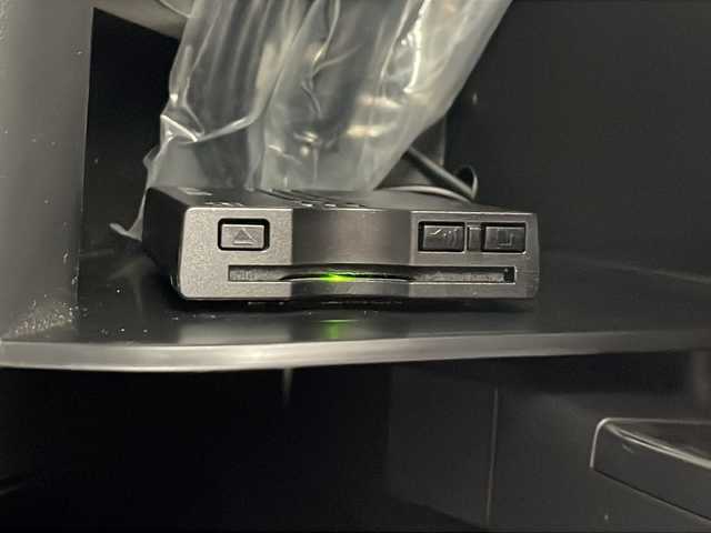 マツダ マツダ３ファストバック XD プロアクティブ ツーリングS 千葉県 2019(令1)年 2.5万km スノーフレイクホワイトパールマイカ 純正ナビ/（AM/FM/Bluetooth/CD/DVD/TV//HDMI/AppleCarPlay/AndroidAuto）/ドライブレコーダー(前後)/バックカメラ/レーダークルーズコントロール/レーンキープアシスト/衝突被害軽減ブレーキ/クリアランスソナー(前後)/標識認識機能/ブラインドスポットモニター/ヘッドアップディスプレイ/電動パーキングブレーキ/オートホールド/オートマチックハイビーム/ETC/シートヒーター(D+N席)/ステアリングヒーター/パワーシート(D席)/メモリーシート(D席)/LEDヘッドライト/純正18インチアルミホイール/純正フロアマット/ステアリングスイッチ/ドアバイザー/トノカバー/エアバッグ(W+サイド＋カーテン)/プッシュスタート/横滑り防止装置