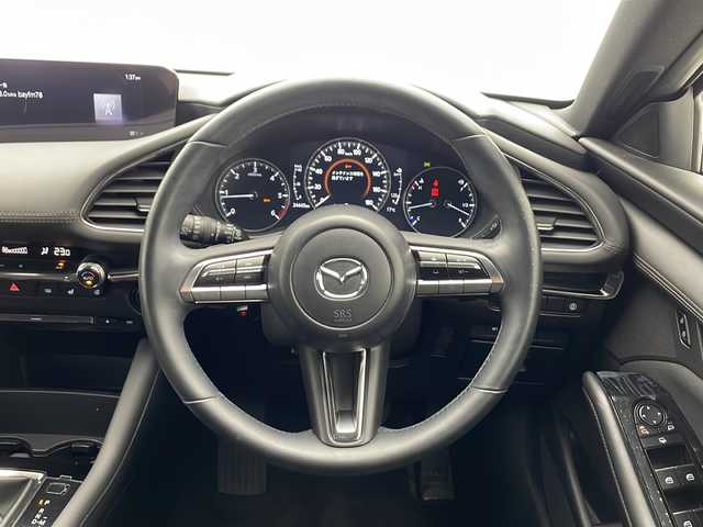 マツダ マツダ３ファストバック XD プロアクティブ ツーリングS 千葉県 2019(令1)年 2.5万km スノーフレイクホワイトパールマイカ 純正ナビ/（AM/FM/Bluetooth/CD/DVD/TV//HDMI/AppleCarPlay/AndroidAuto）/ドライブレコーダー(前後)/バックカメラ/レーダークルーズコントロール/レーンキープアシスト/衝突被害軽減ブレーキ/クリアランスソナー(前後)/標識認識機能/ブラインドスポットモニター/ヘッドアップディスプレイ/電動パーキングブレーキ/オートホールド/オートマチックハイビーム/ETC/シートヒーター(D+N席)/ステアリングヒーター/パワーシート(D席)/メモリーシート(D席)/LEDヘッドライト/純正18インチアルミホイール/純正フロアマット/ステアリングスイッチ/ドアバイザー/トノカバー/エアバッグ(W+サイド＋カーテン)/プッシュスタート/横滑り防止装置