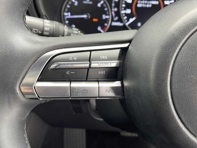 マツダ マツダ３ファストバック XD プロアクティブ ツーリングS 千葉県 2019(令1)年 2.5万km スノーフレイクホワイトパールマイカ 純正ナビ/（AM/FM/Bluetooth/CD/DVD/TV//HDMI/AppleCarPlay/AndroidAuto）/ドライブレコーダー(前後)/バックカメラ/レーダークルーズコントロール/レーンキープアシスト/衝突被害軽減ブレーキ/クリアランスソナー(前後)/標識認識機能/ブラインドスポットモニター/ヘッドアップディスプレイ/電動パーキングブレーキ/オートホールド/オートマチックハイビーム/ETC/シートヒーター(D+N席)/ステアリングヒーター/パワーシート(D席)/メモリーシート(D席)/LEDヘッドライト/純正18インチアルミホイール/純正フロアマット/ステアリングスイッチ/ドアバイザー/トノカバー/エアバッグ(W+サイド＋カーテン)/プッシュスタート/横滑り防止装置