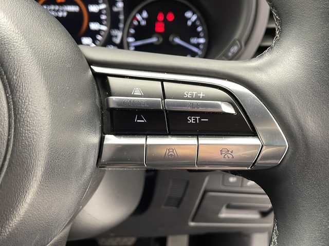 マツダ マツダ３ファストバック XD プロアクティブ ツーリングS 千葉県 2019(令1)年 2.5万km スノーフレイクホワイトパールマイカ 純正ナビ/（AM/FM/Bluetooth/CD/DVD/TV//HDMI/AppleCarPlay/AndroidAuto）/ドライブレコーダー(前後)/バックカメラ/レーダークルーズコントロール/レーンキープアシスト/衝突被害軽減ブレーキ/クリアランスソナー(前後)/標識認識機能/ブラインドスポットモニター/ヘッドアップディスプレイ/電動パーキングブレーキ/オートホールド/オートマチックハイビーム/ETC/シートヒーター(D+N席)/ステアリングヒーター/パワーシート(D席)/メモリーシート(D席)/LEDヘッドライト/純正18インチアルミホイール/純正フロアマット/ステアリングスイッチ/ドアバイザー/トノカバー/エアバッグ(W+サイド＋カーテン)/プッシュスタート/横滑り防止装置