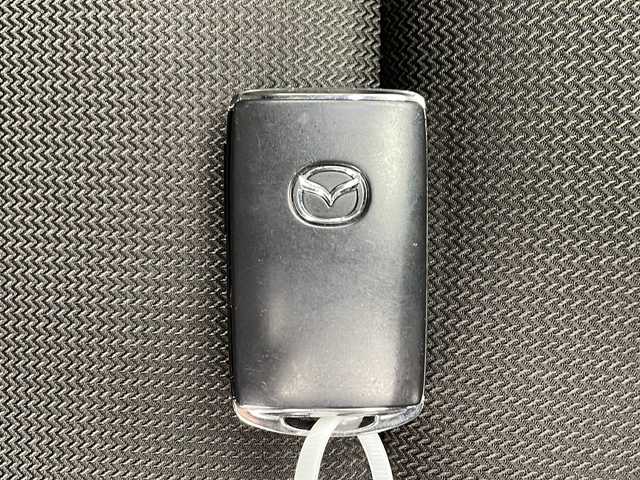 マツダ マツダ３ファストバック XD プロアクティブ ツーリングS 千葉県 2019(令1)年 2.5万km スノーフレイクホワイトパールマイカ 純正ナビ/（AM/FM/Bluetooth/CD/DVD/TV//HDMI/AppleCarPlay/AndroidAuto）/ドライブレコーダー(前後)/バックカメラ/レーダークルーズコントロール/レーンキープアシスト/衝突被害軽減ブレーキ/クリアランスソナー(前後)/標識認識機能/ブラインドスポットモニター/ヘッドアップディスプレイ/電動パーキングブレーキ/オートホールド/オートマチックハイビーム/ETC/シートヒーター(D+N席)/ステアリングヒーター/パワーシート(D席)/メモリーシート(D席)/LEDヘッドライト/純正18インチアルミホイール/純正フロアマット/ステアリングスイッチ/ドアバイザー/トノカバー/エアバッグ(W+サイド＋カーテン)/プッシュスタート/横滑り防止装置