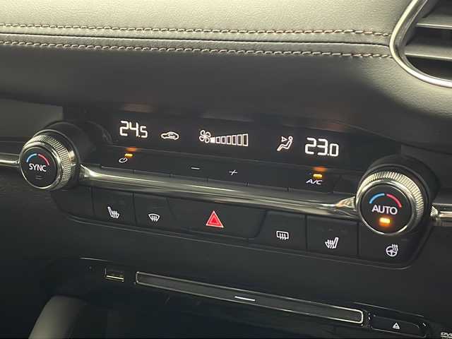 マツダ マツダ３ファストバック XD プロアクティブ ツーリングS 千葉県 2019(令1)年 2.5万km スノーフレイクホワイトパールマイカ 純正ナビ/（AM/FM/Bluetooth/CD/DVD/TV//HDMI/AppleCarPlay/AndroidAuto）/ドライブレコーダー(前後)/バックカメラ/レーダークルーズコントロール/レーンキープアシスト/衝突被害軽減ブレーキ/クリアランスソナー(前後)/標識認識機能/ブラインドスポットモニター/ヘッドアップディスプレイ/電動パーキングブレーキ/オートホールド/オートマチックハイビーム/ETC/シートヒーター(D+N席)/ステアリングヒーター/パワーシート(D席)/メモリーシート(D席)/LEDヘッドライト/純正18インチアルミホイール/純正フロアマット/ステアリングスイッチ/ドアバイザー/トノカバー/エアバッグ(W+サイド＋カーテン)/プッシュスタート/横滑り防止装置